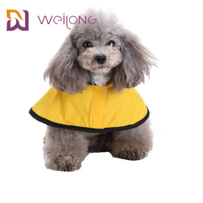 Capa de chuva listrada reflexiva do cão amarelo com os revestimentos de pouco peso de couro do plutônio da capa